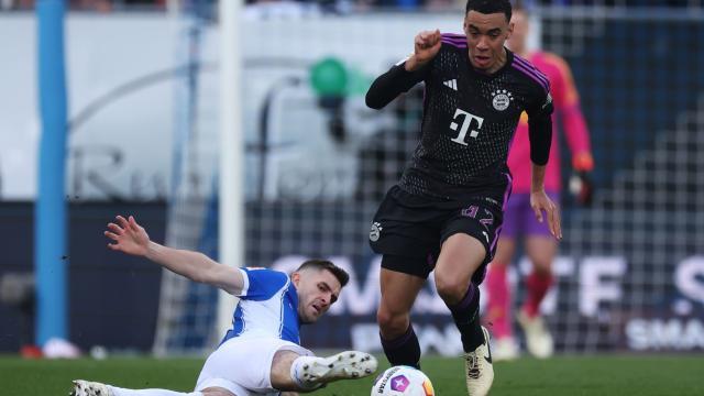 拜仁3连大胜可喜，纸糊后防被鱼腩捅穿让枪手偷笑