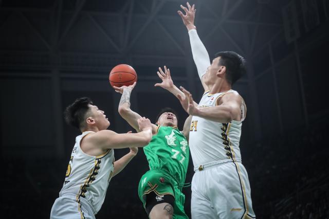 kaiyun-暴风雨前的宁静？季后赛一触即发 辽宁能否三连冠？