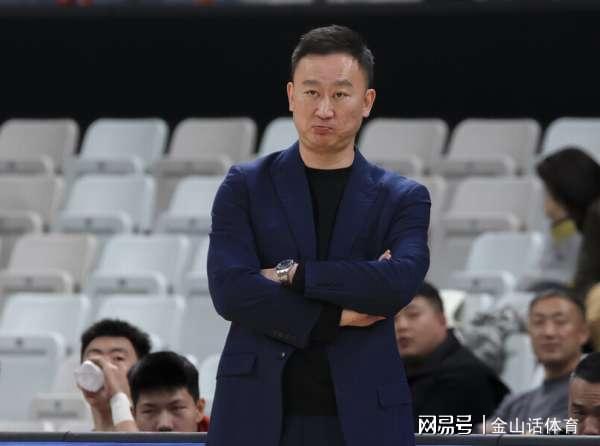 kaiyun-唉!43岁少帅上轮雪藏4主力输球,本轮又盲目轻敌,败给平民球队